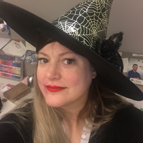 Meet your Posher, Lenora - Picture 3 of 3